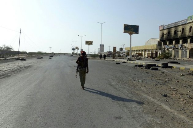 Yémen: violents combats et raids aériens à Hodeida malgré la trêve