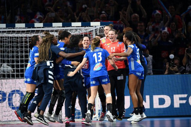 Hand: les Françaises championnes d'Europe un an après leur titre mondial