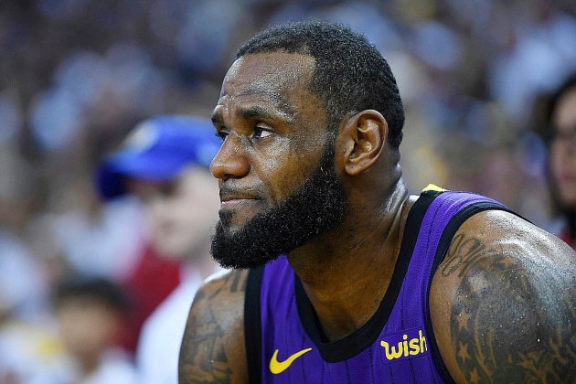 NBA: les Lakers corrigent Golden State, LeBron James se blesse