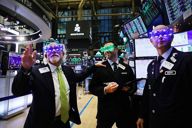 Wall Street chute, assommée par le plongeon de 10% d'Apple
