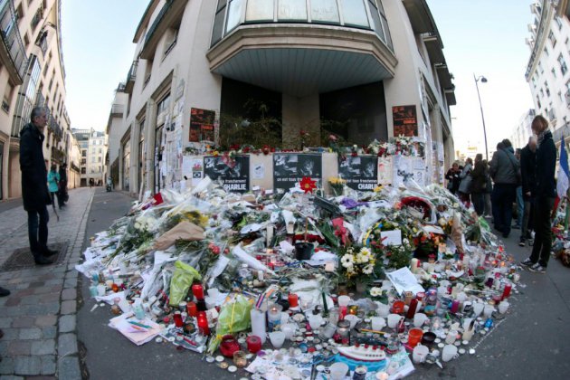 Quatre ans après l'attentat, Charlie Hebdo dénonce le retour des obscurantistes
