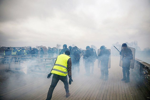 50.000 "gilets jaunes" mobilisés dans la rue, heurts à Paris et en province