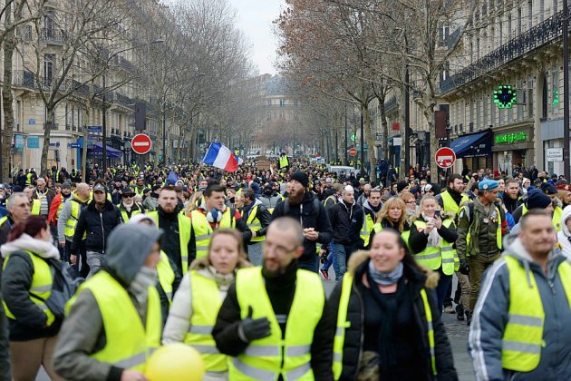 La crise des "gilets jaunes" "coûte cher à la France" selon Le Maire
