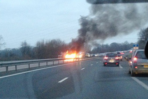 Caen. Une voiture en feu sur l'autoroute A84