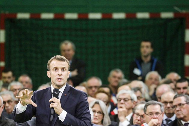 Grand débat : Macron dans la Drôme face à Wauquiez et une soixantaine d'élus