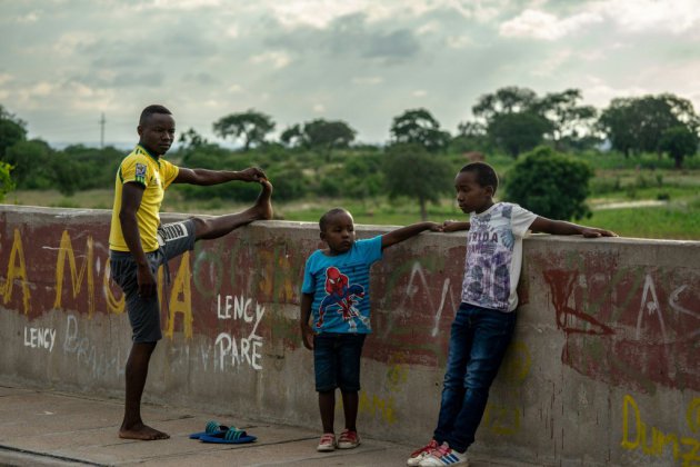 Au Zimbabwe, une route de township se mue en "club" de fitness