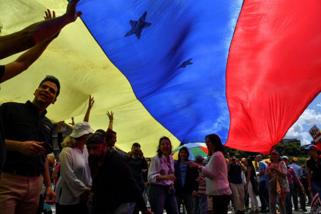 Venezuela: l'opposition défie Maduro dans la rue pour les 20 ans de la révolution