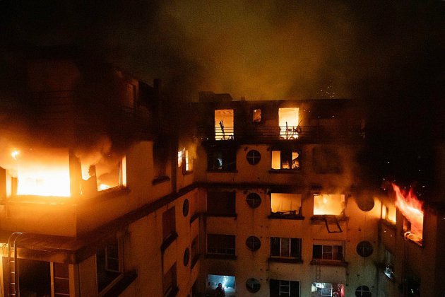Huit morts dans l'incendie probablement criminel d'un immeuble à Paris