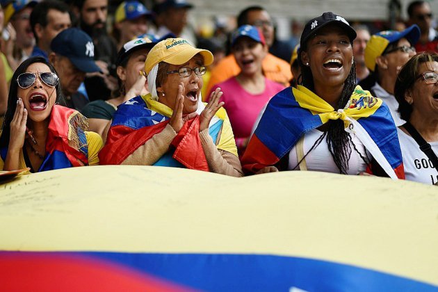 Venezuela : l'opposition manifeste pour que l'armée débloque l'aide américaine