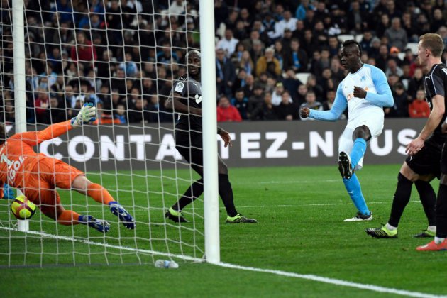 Ligue 1: Marseille et Balotelli réussissent la passe de trois