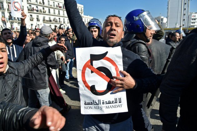Des centaines de manifestants à Alger contre un 5e mandat de Bouteflika