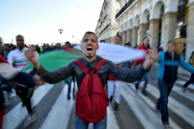 Algérie: la mobilisation contre Bouteflika change la donne à 2 mois de la présidentielle