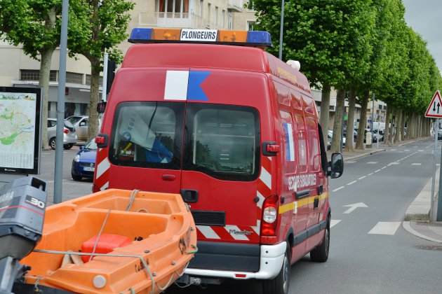 Oissel. Près de Rouen, un homme secouru par deux policiers dans la Seine