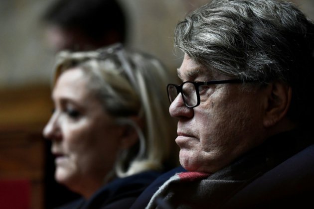 Photos d'exactions de l'EI sur Twitter: le parquet demande un procès pour Marine Le Pen