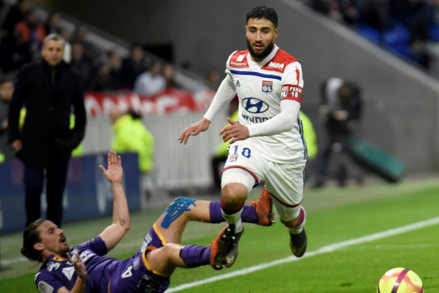 Lyon surclasse Toulouse 5-1 et revient à 5 points de Lille, deuxième