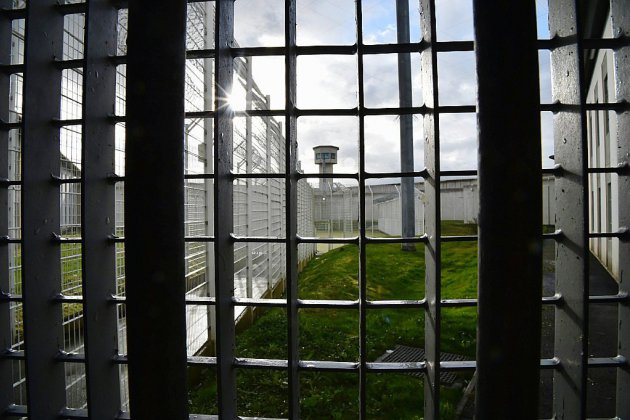 Un détenu "radicalisé" poignarde grièvement deux surveillants à la prison d'Alençon