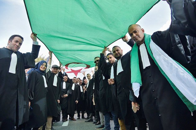 Algérie: nouvelles manifestations prévues, Bouteflika refuse de céder