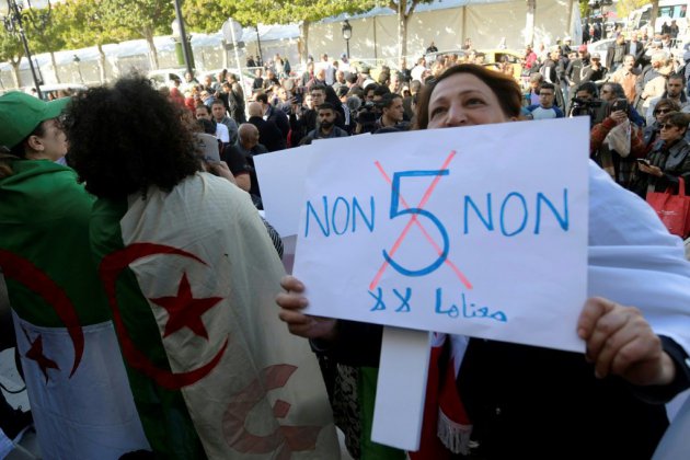 En Tunisie, enthousiasme et craintes face à la contestation algérienne