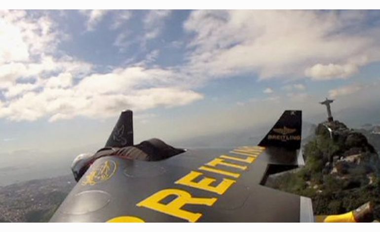 VIDEO : Jetman survole Rio de Janeiro