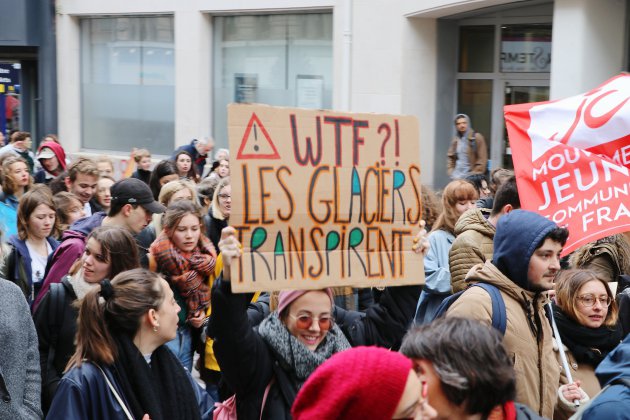 Rouen. [Photos] Des milliers de jeunes marchent pour le climat à Rouen