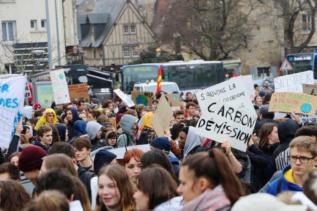 Caen. Caen : la marche pour le climat réunit 2000 jeunes