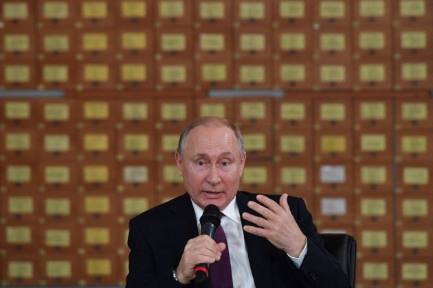 Poutine promulgue deux lois contre les fausses nouvelles et les offenses à l'Etat