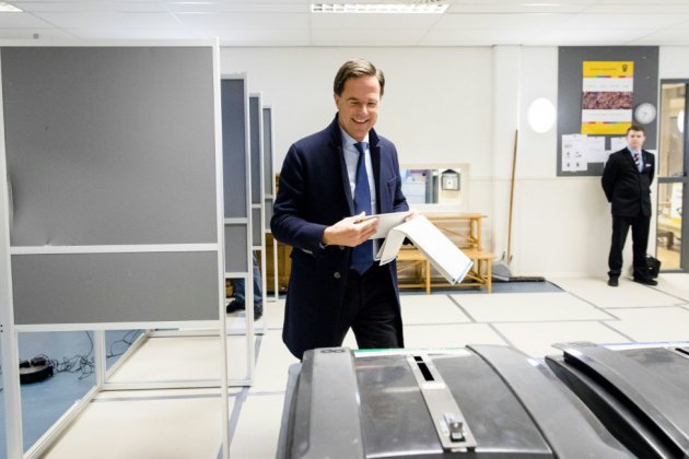 Pays-Bas: le Premier ministre perd sa majorité au sénat, forte poussée des populistes