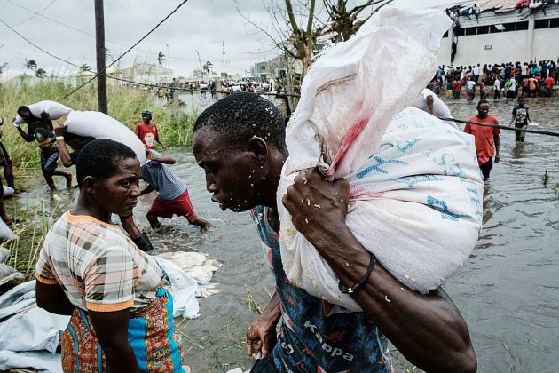 Cyclone en Afrique australe: distribution chaotique de l'aide, "moment critique" pour les secours