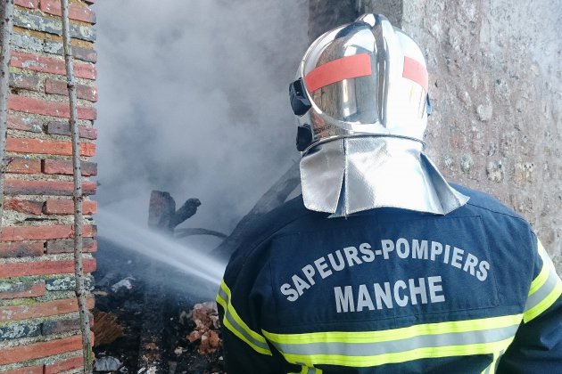 La Glacerie. Cherbourg : une maison détruite par le feu