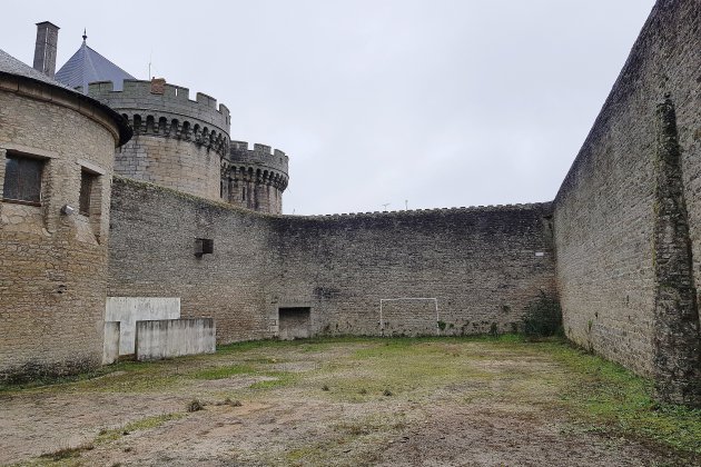 Alençon. La ville devient propriétaire des cours du Château d'Alençon