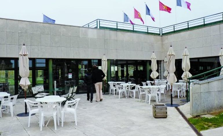 Café Mancel, au pied du château