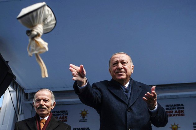Turquie: scrutin difficile pour Erdogan en pleine tempête économique