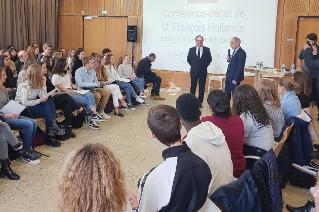 Val-de-Reuil. Eure : François Hollande rencontre des lycéens pour parler d'Europe