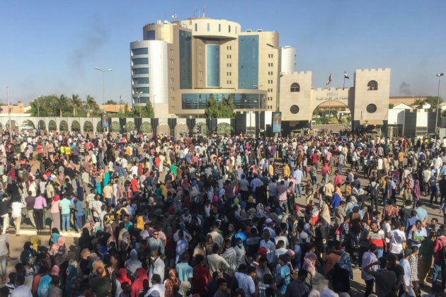 Soudan: poursuite d'une manifestation devant le QG de l'armée à Khartoum