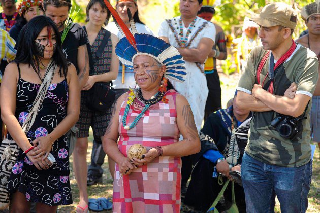 rencontre. Elle défend les indigènes du Brésil : une Amazone à l'Université de Caen