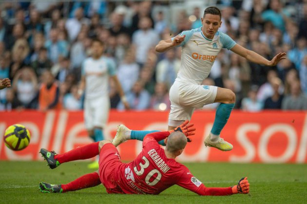Ligue 1: l'OM bat Nîmes et reste dans la course pour l'Europe