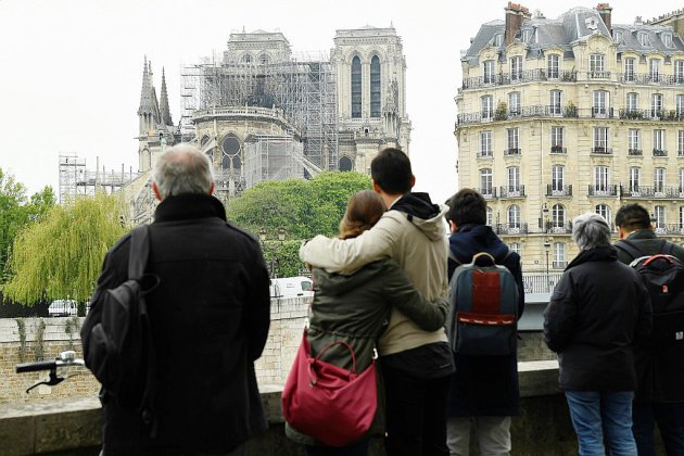 Notre-Dame de Paris sauvée des flammes, la reconstruction s'organise