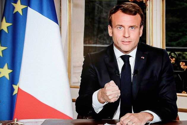 Les ministres au chevet de Notre-Dame, Macron veut la rebâtir d'ici cinq ans