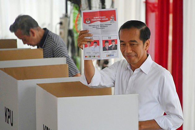 Indonésie: le président sortant Joko Widodo donné gagnant face un ex-général