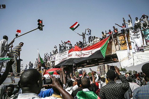 Soudan: une semaine après le départ de Béchir, les manifestants ciblent le régime