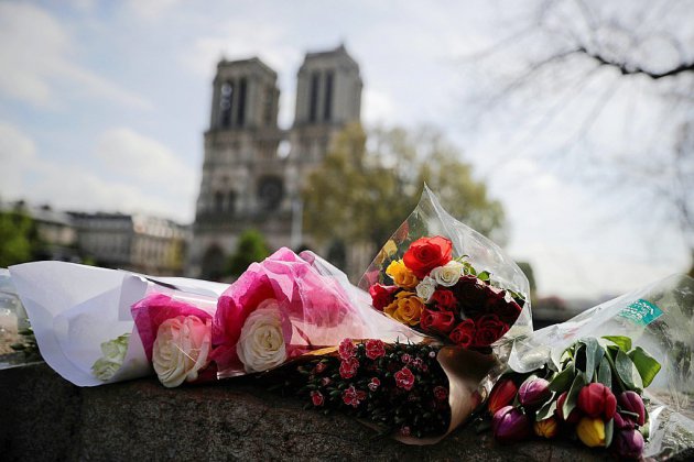 Macron et Paris rendent hommage aux sauveteurs de Notre-Dame