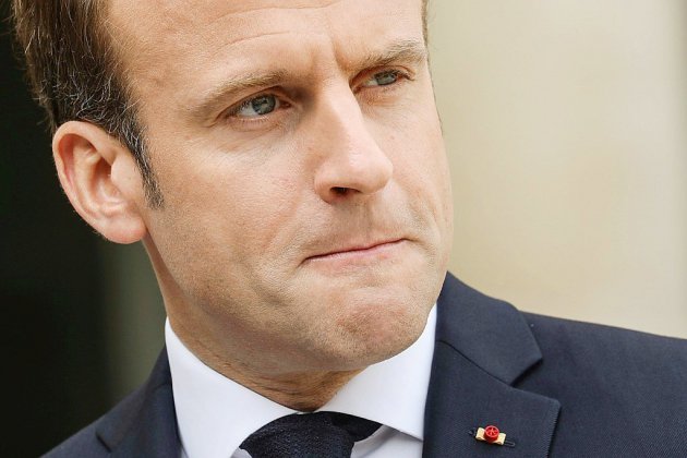 "Gilets jaunes": Macron salue "les justes revendications à l'origine du mouvement"