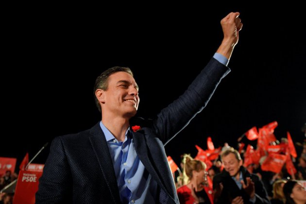 Sanchez donné favori en Espagne, l'extrême droite en embuscade