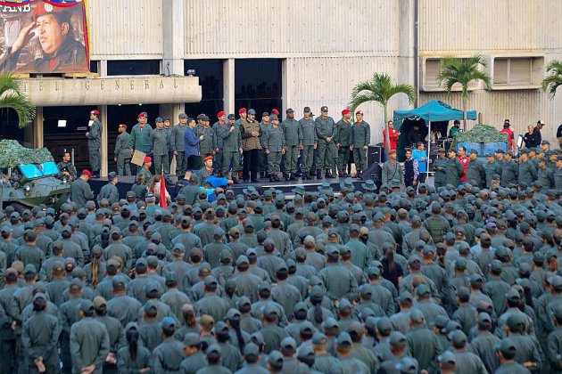 Après l'appel au soulèvement de Guaido, Maduro ordonne à l'armée de "combattre les putschistes"