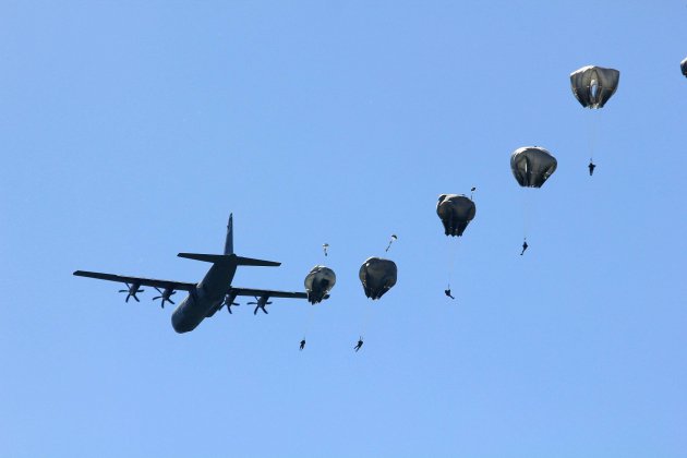 Le Mont-Saint-Michel. D-Day : 150 parachutistes américains au-dessus du Mont-Saint-Michel le 18 mai