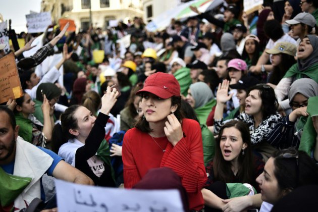 Algérie: des milliers d'étudiants défilent, premières manifestations du ramadan