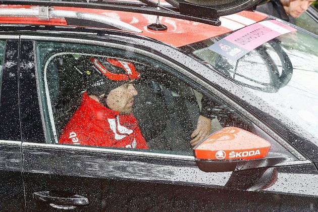 Tour d'Italie: Dumoulin pleure son départ lors d'une 5e étape détrempée