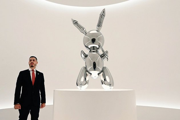 Un lapin de Jeff Koons vendu 91,1 millions de dollars, record pour un artiste vivant