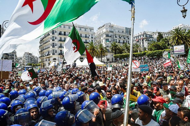 Les Algériens dans la rue pour un 13e vendredi consécutif contre le "système"