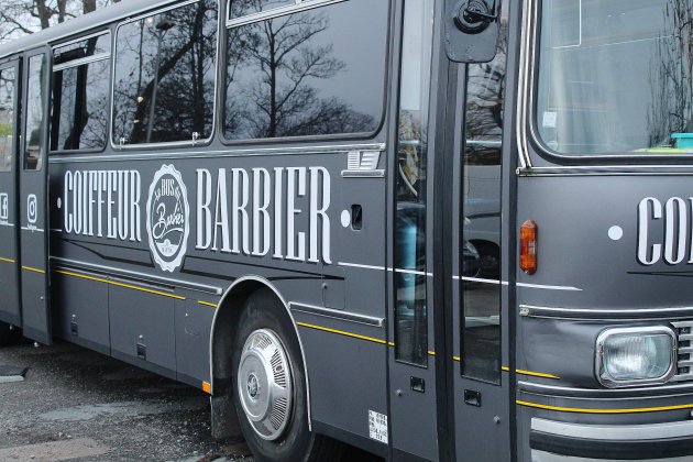 Caen. Caen : le "Bus du Barbier" fait un tabac et embauche un autre coiffeur
